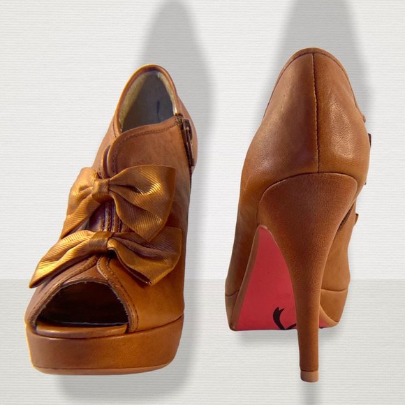 Poetic Licence London Heels size 6.5 US, 4.5" heel Brown/Tan with two bows - Picture 8 of 12